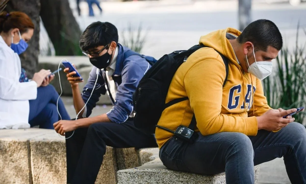 En Morelos, ya es oficial restringir celulares en los salones de clases