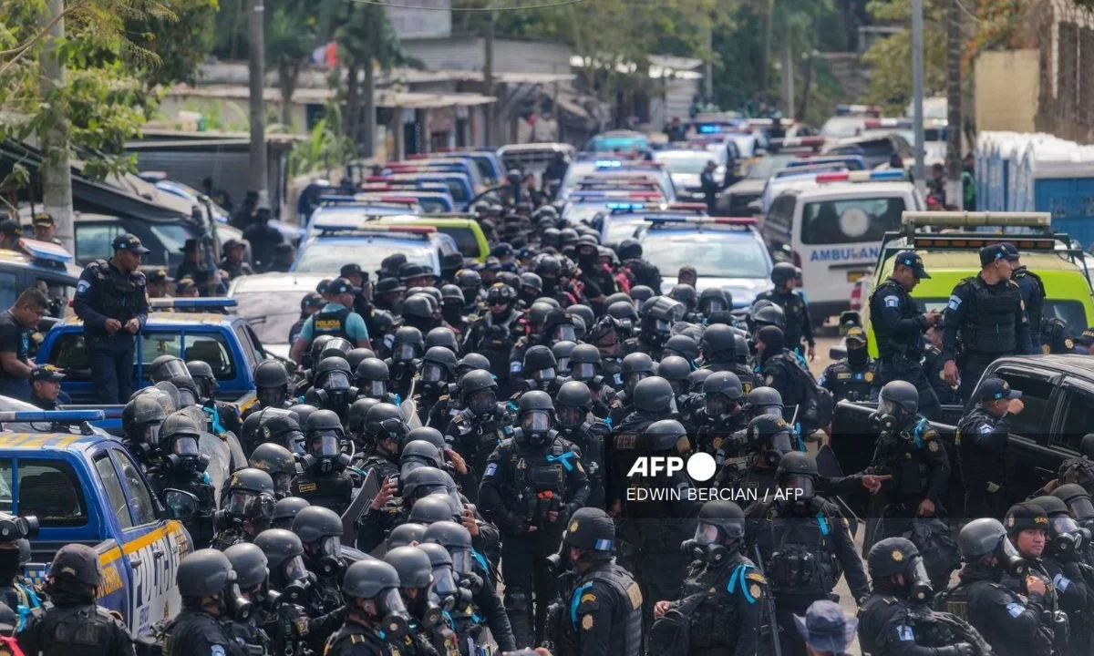 Guatemala decreta estado de sitio tras asesinato de policías por pandilleros
