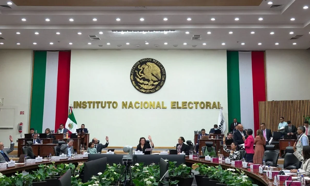 El Consejo General del Instituto Nacional Electoral (INE) aprobó nueve procedimientos administrativos sancionadores oficiosos en materia de fiscalización.