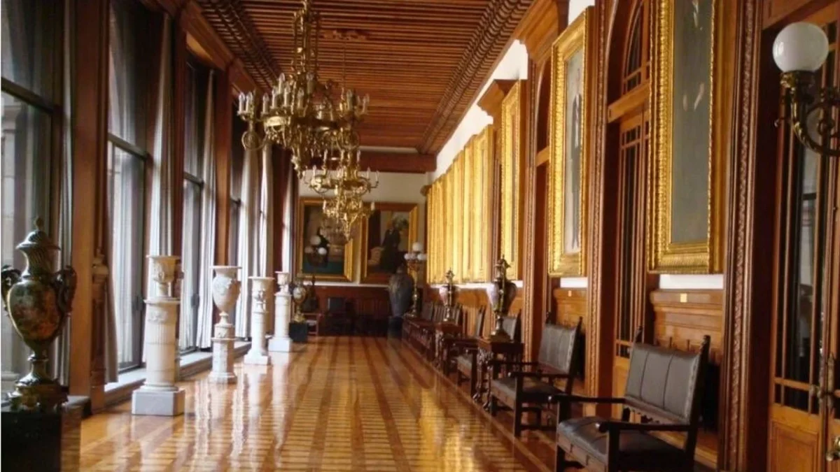 Morenistas se reúnen en Palacio Nacional para debatir sobre la reforma electoral
