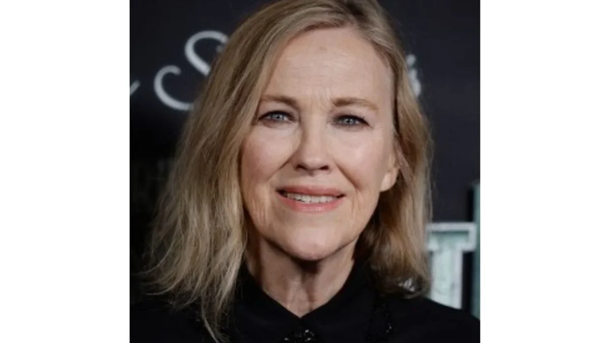Con personajes icónicos en Schitt’s Creek, Home Alone y Beetlejuice, Catherine O’Hara deja un gran legado en la industria del cine y la televisión.