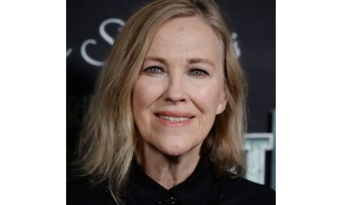Con personajes icónicos en Schitt’s Creek, Home Alone y Beetlejuice, Catherine O’Hara deja un gran legado en la industria del cine y la televisión.