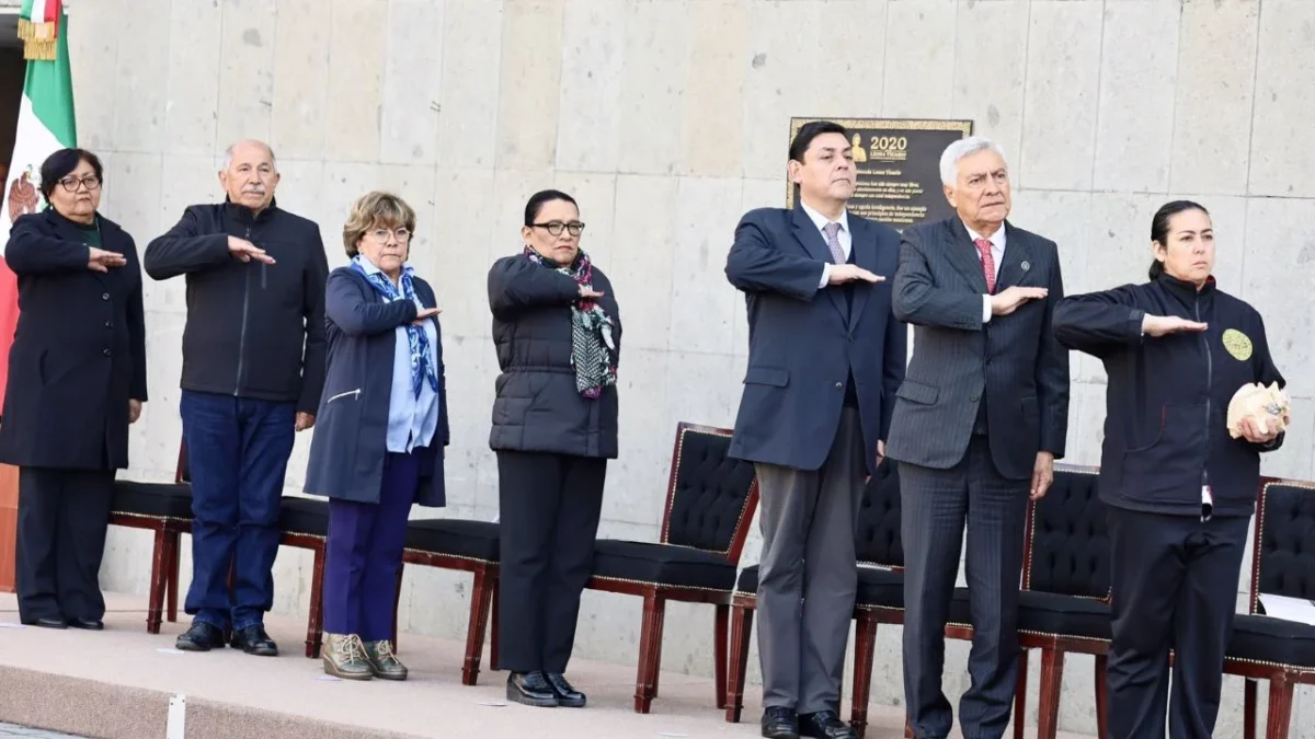Realiza Segob incineración de Bandera Nacional