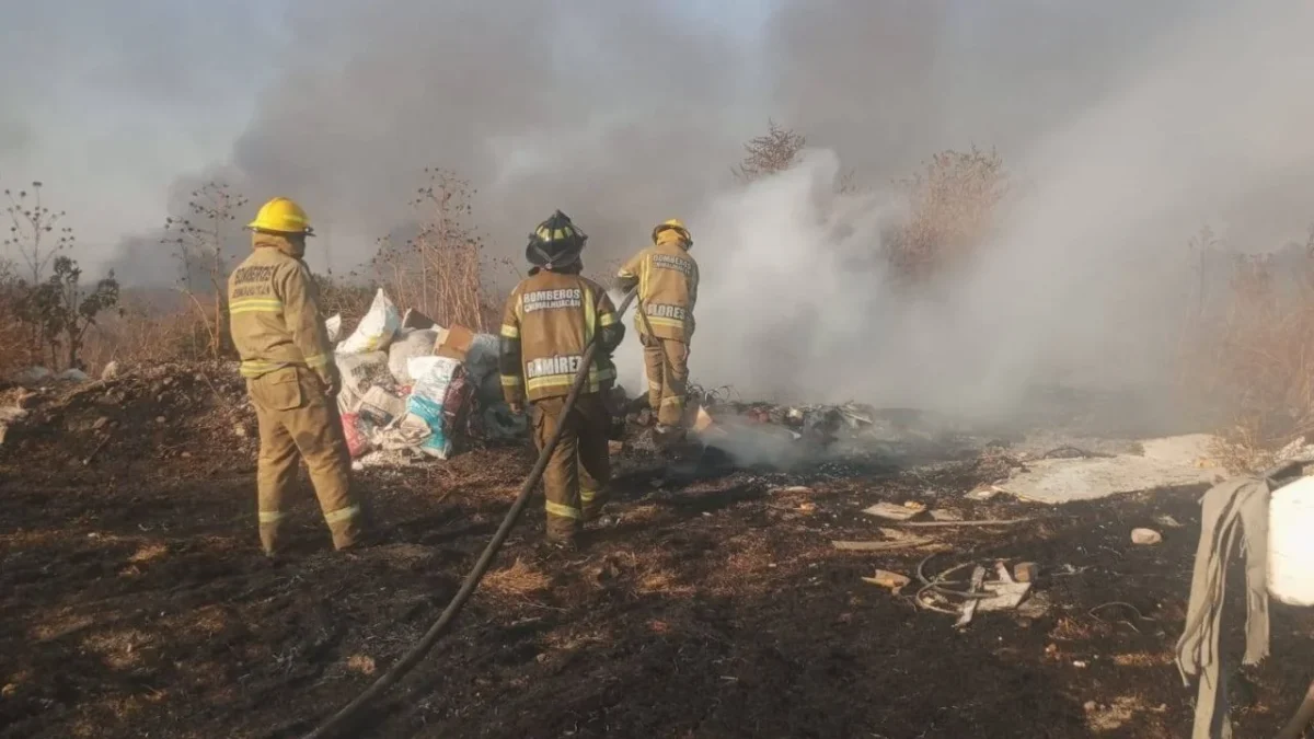 Registran otro incendio en el tiradero de basura del Bordo de Xochiaca