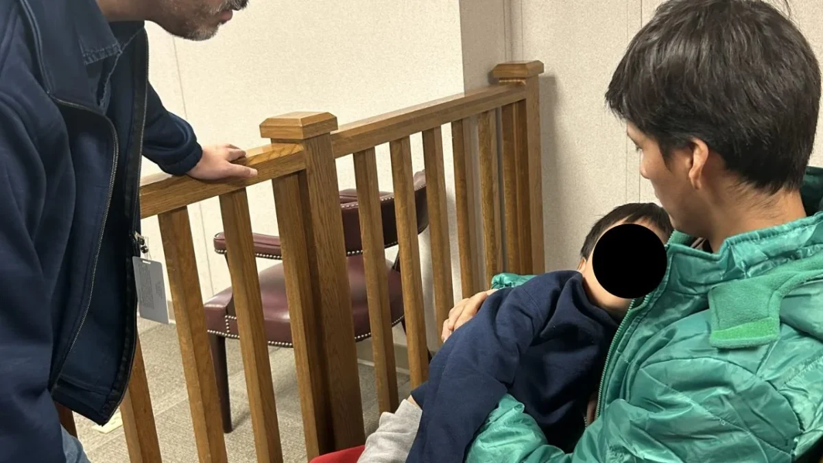 Liam Ramos, el niño detenido por el ICE, se encuentra deprimido según demócrata