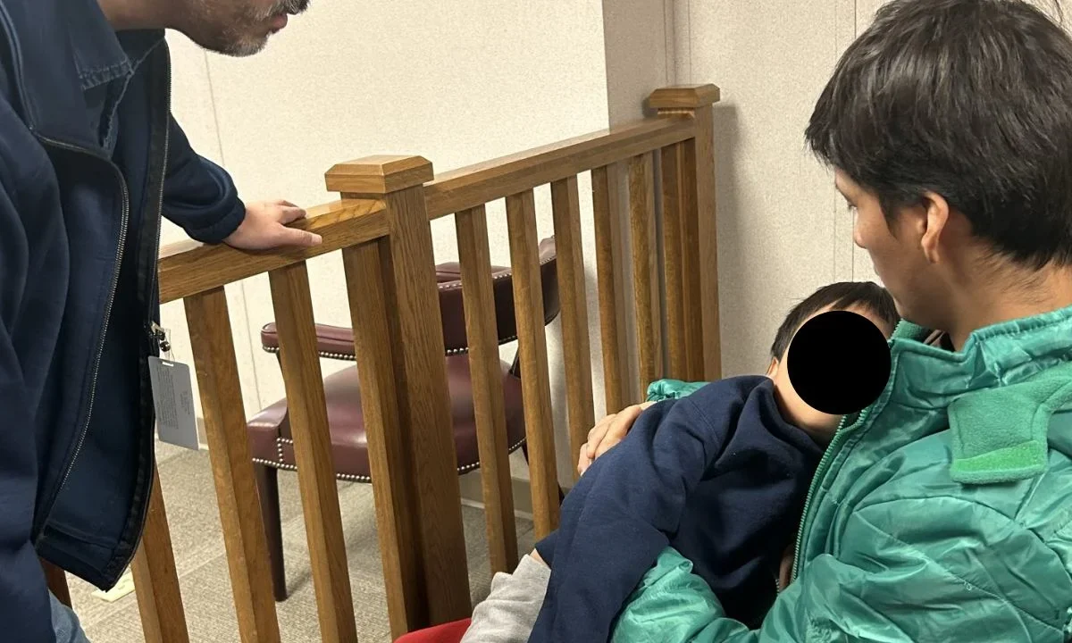 Liam Ramos, el niño detenido por el ICE, se encuentra deprimido según demócrata
