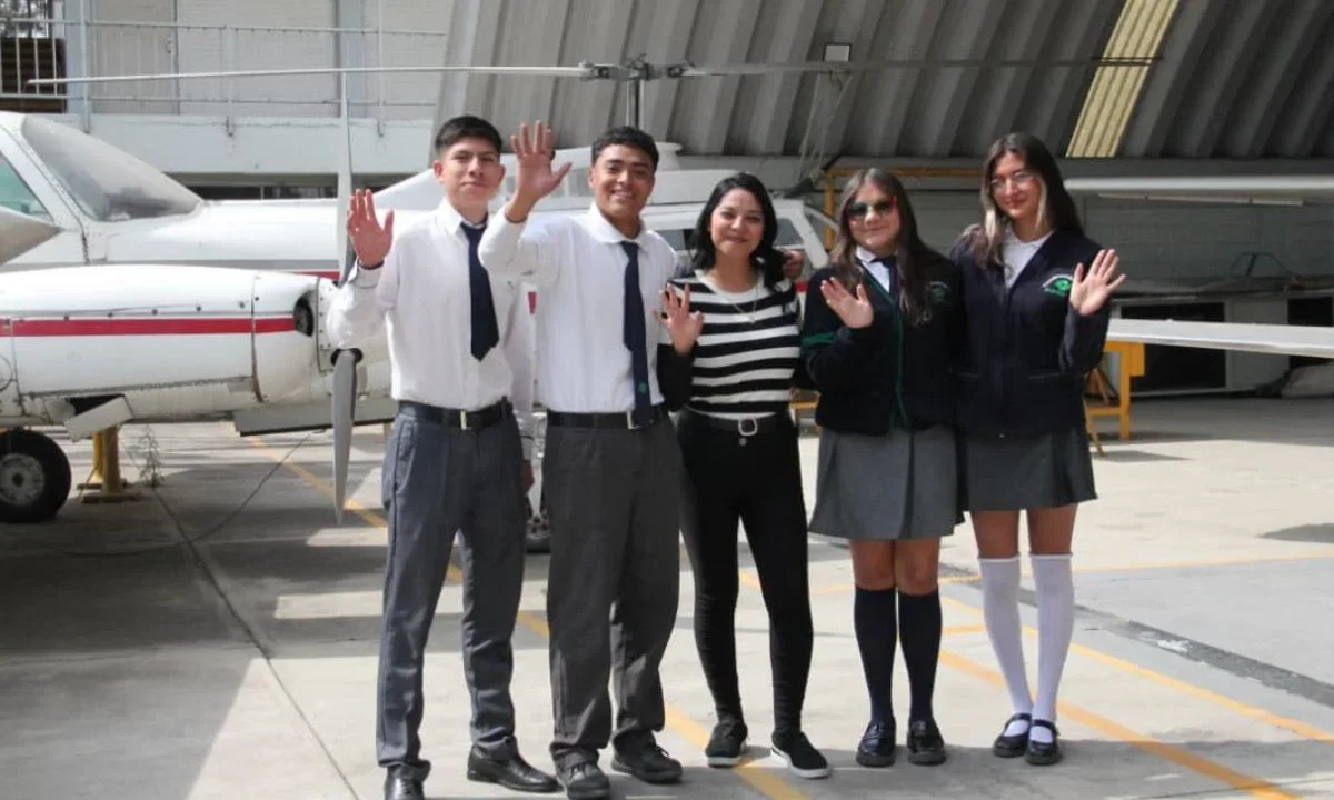 SEP destaca la inclusión de mujeres en carreras de aeronáutica en Conalep