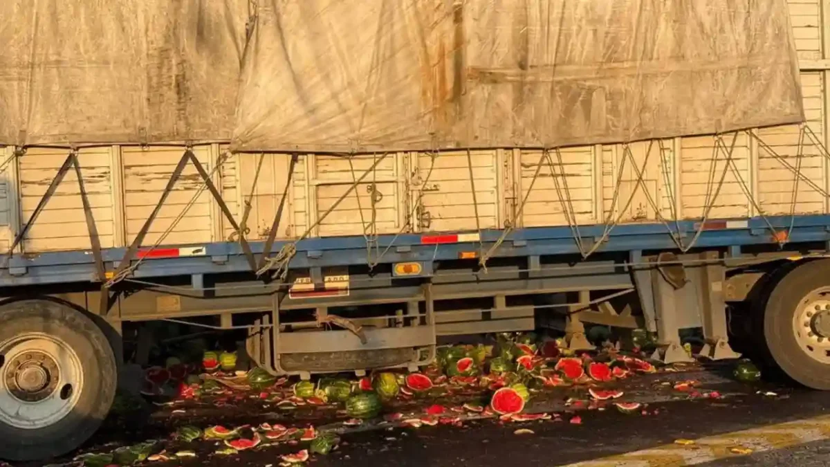 Tepotzotlán tráiler con 51 toneladas de sandía