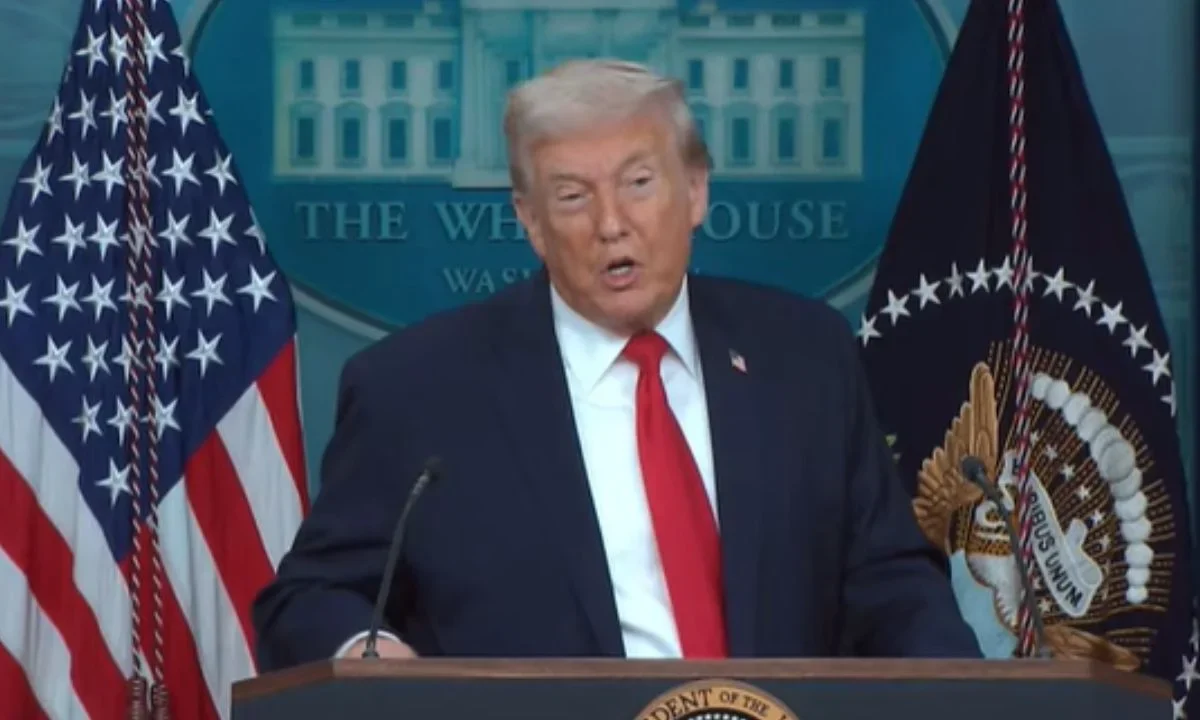Trump dice que le encantaría involucrar a Machado en transición política venezolana
