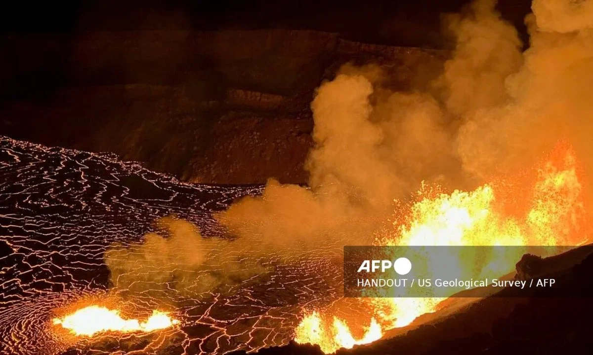 Volcán Kilauea registra brotes de lava de 200 metros en Hawái
