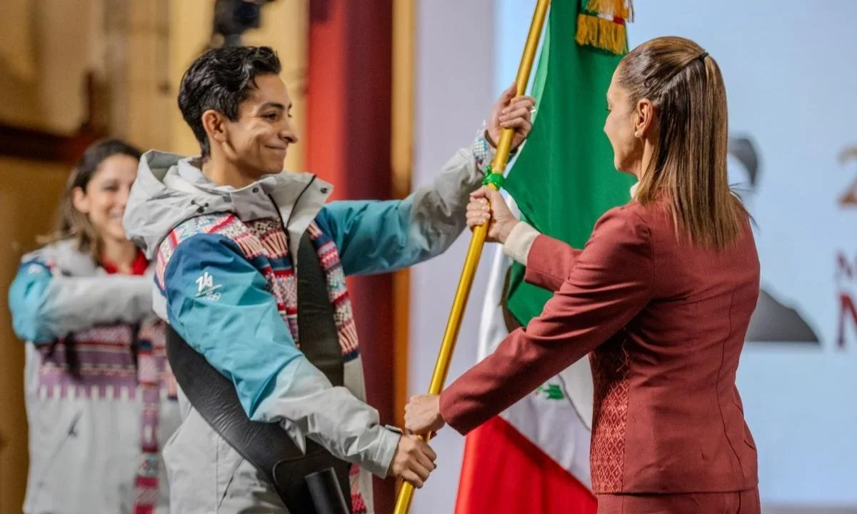 Abandera Sheinbaum a delegación mexicana para Juegos Olímpicos de Invierno 2026