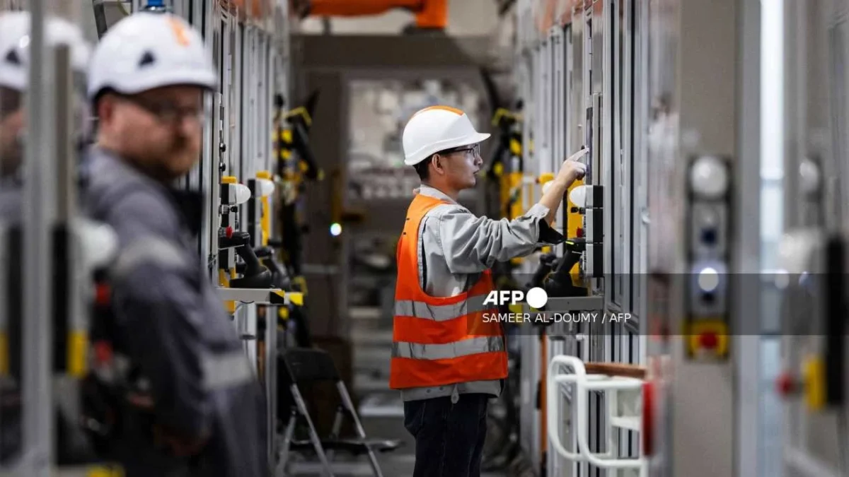 La actividad industrial de China se desaceleró en enero y no cumplió con las previsiones, según datos oficiales.