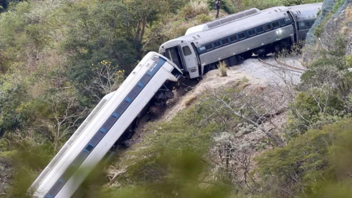 Familiares y afectados por el accidente del Tren Interoceánico alistan una denuncia penal ante la Fiscalía General de la República (FGR).