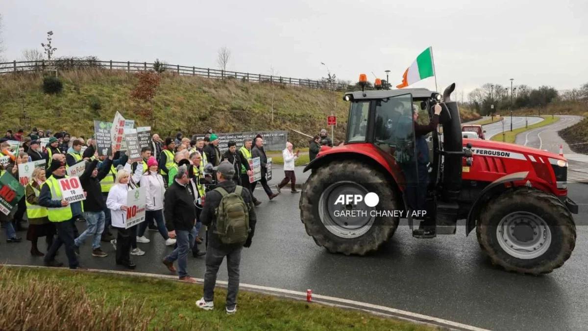 Miles de agricultores protestan en Irlanda contra el acuerdo UE-Mercosur; temen que el pacto les perjudique.