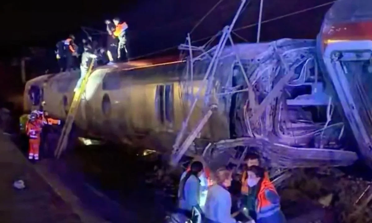 Al menos 21 muertos y decenas de heridos dejaron este domingo 18 de enero la colisión de dos trenes al sur de España.