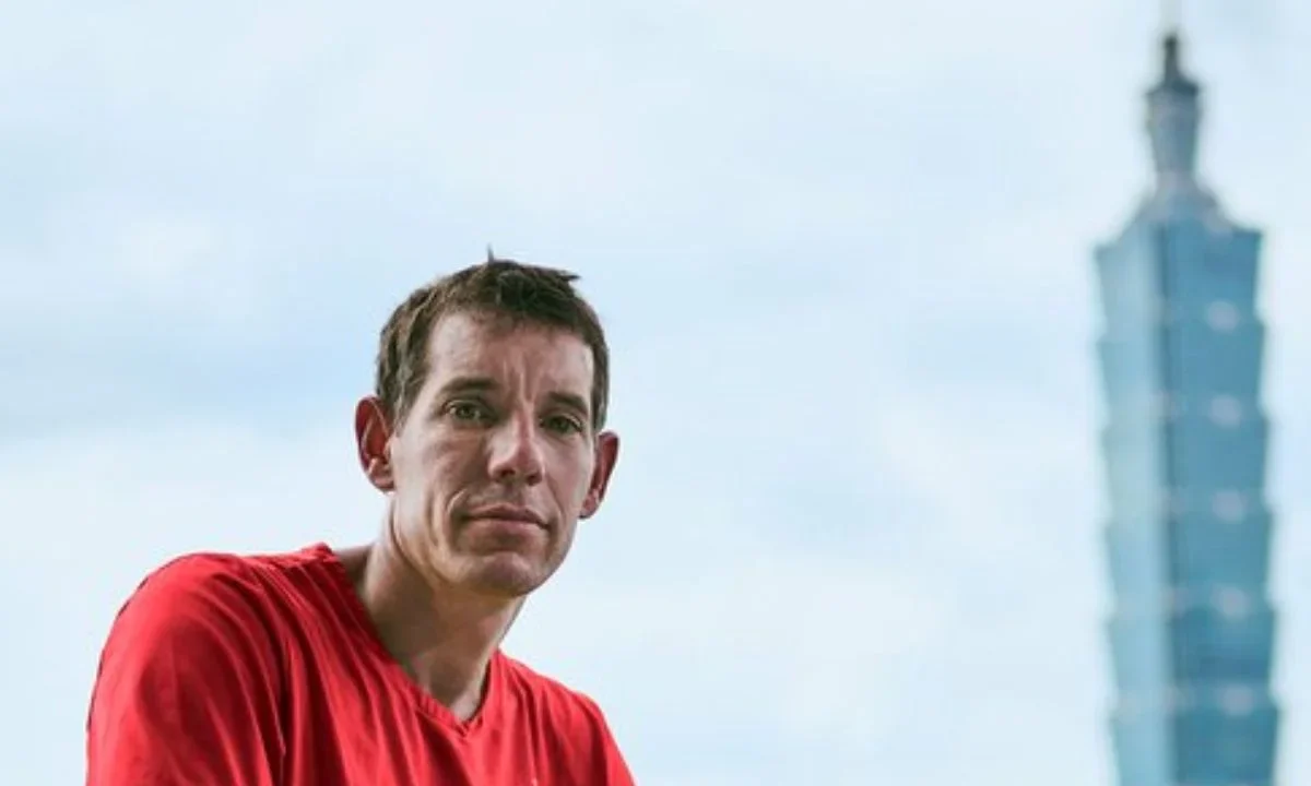 Alex Honnold pospone su escalada en el Taipei 101 , por lo que se reprograma el evento “Rascacielos EN VIVO” tras lluvias.