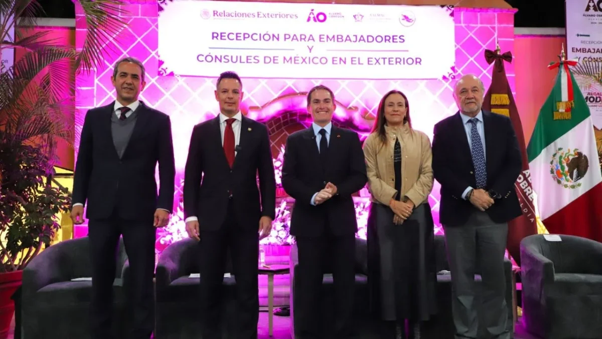 El alcalde de Álvaro Obregón, Javier López Casarín, encabezó el Encuentro de Cónsules y Embajadores de México en el Exterior, realizado en la Casa de Cultura Jaime Sabines.
