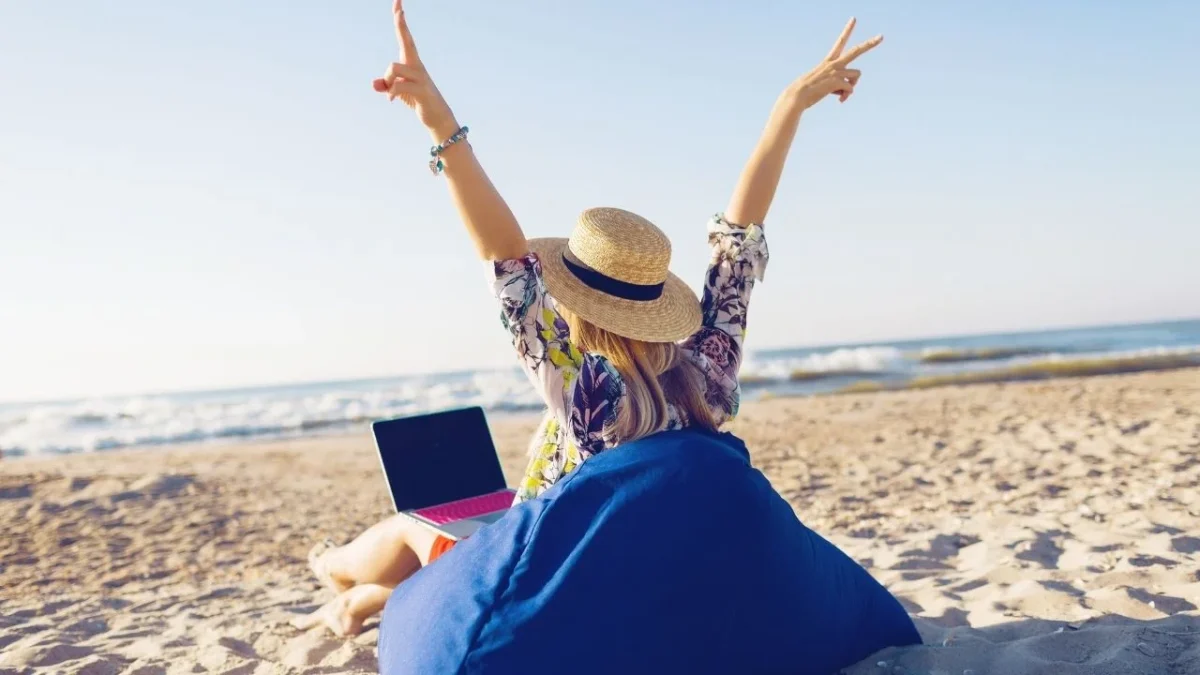 Conoce cómo aumentar de 12 a 30 tus días de vacaciones si trabajas en México, combinándolos con los días de descanso obligatorio de la LFT