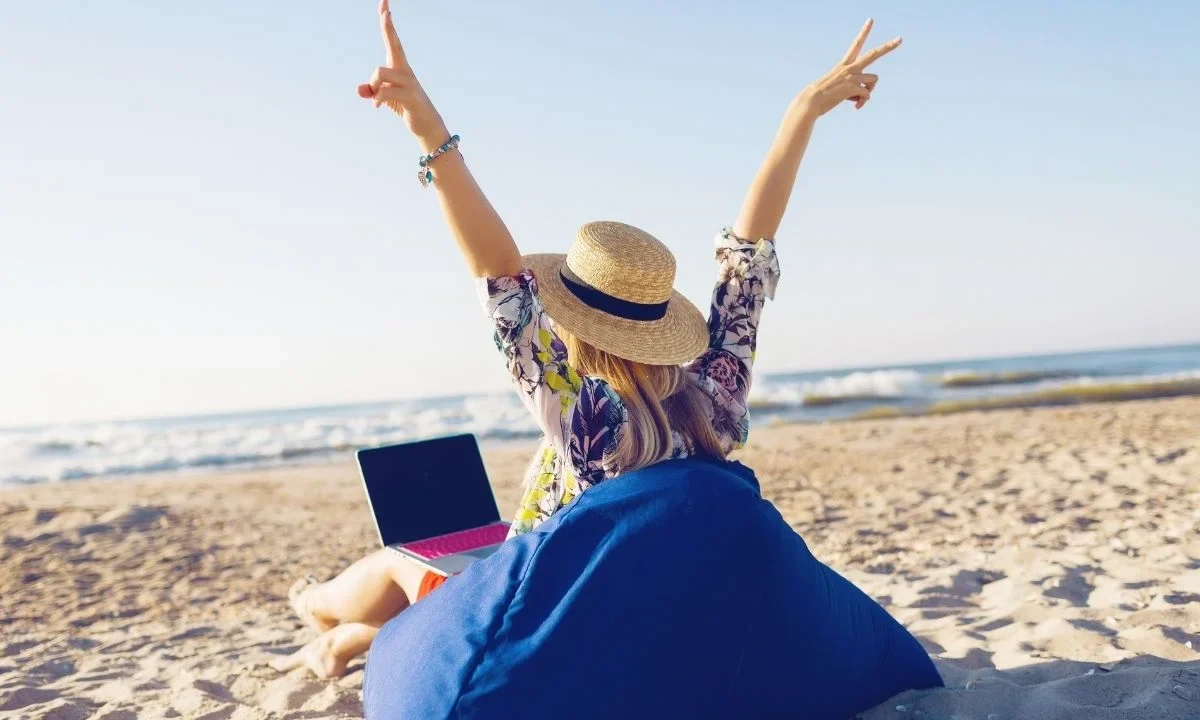 Conoce cómo aumentar de 12 a 30 tus días de vacaciones si trabajas en México, combinándolos con los días de descanso obligatorio de la LFT