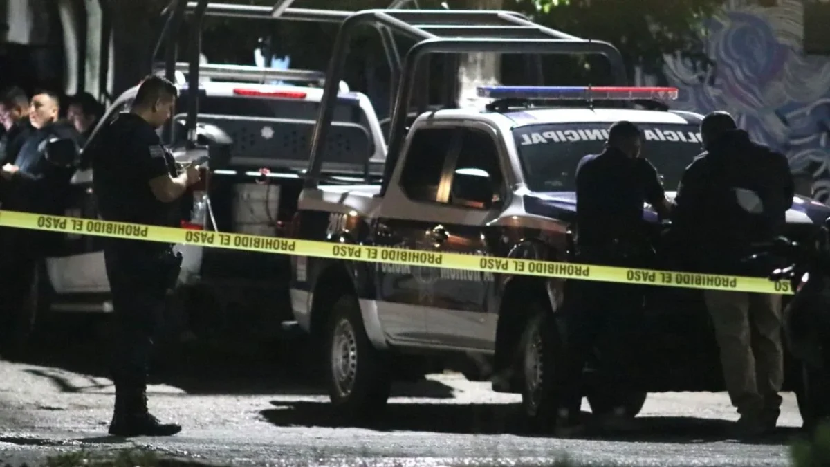 Dos agentes de Investigación Criminal de la Fiscalía General de Morelos fueron atacados a balazos en el municipio de Jiutepec, uno murió.