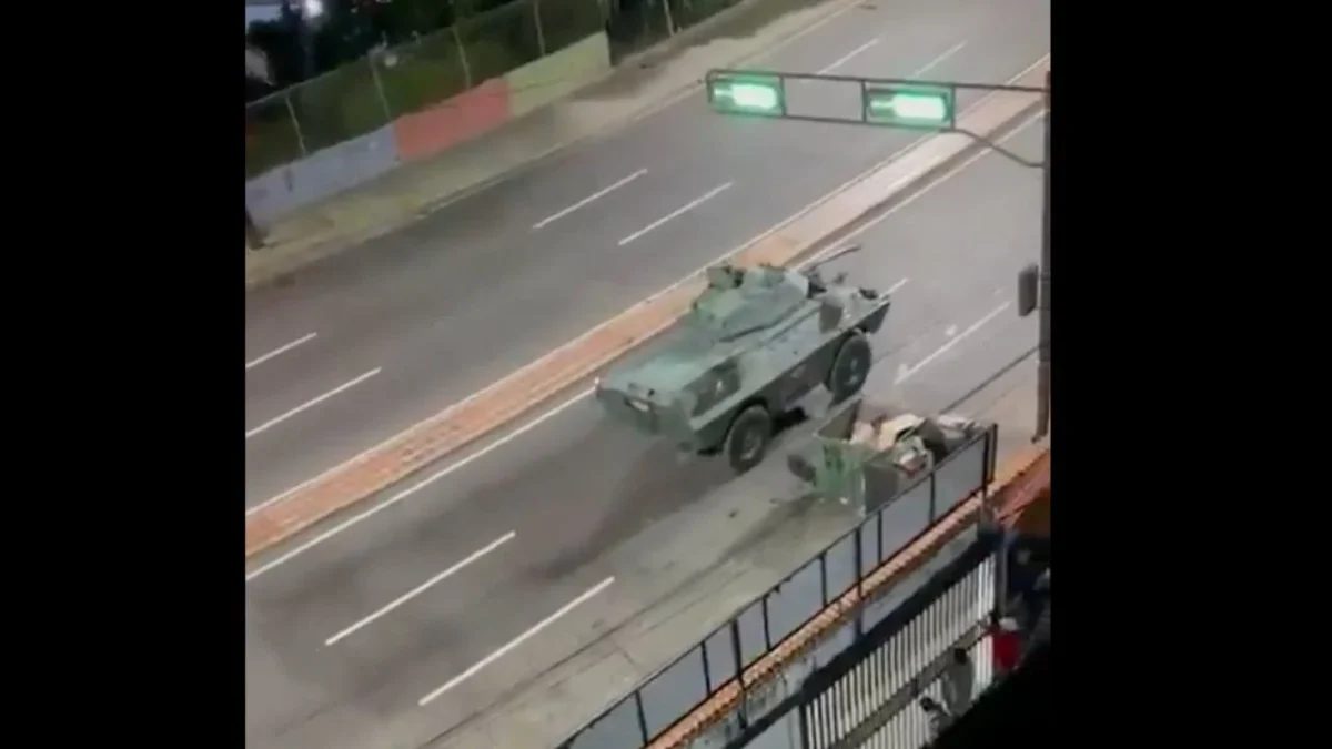 Los ataques aéreos registrados la madrugada de este sábado en Caracas habrían tenido como uno de sus objetivos la residencia del ministro de Defensa de Venezuela, Vladimir Padrino López.