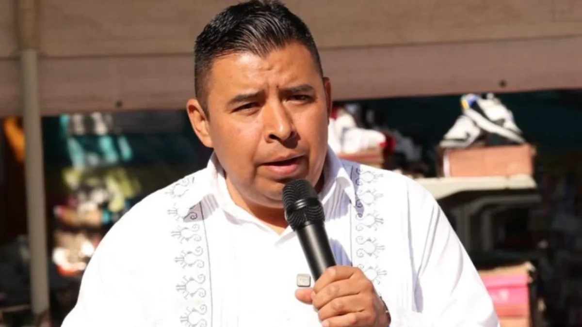 Sujetos armados atacaron a Valentín Lavín Romero, alcalde de Temoac, sobre la carretera federal México–Oaxaca, este sábado.