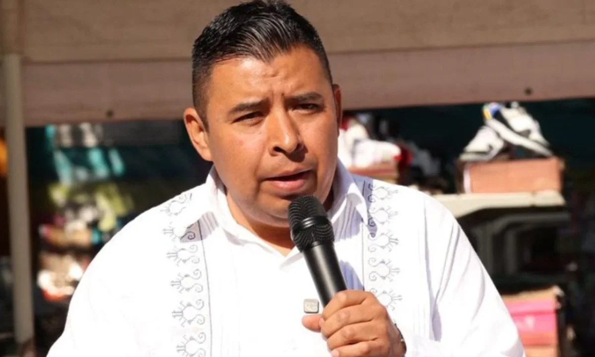 Sujetos armados atacaron a Valentín Lavín Romero, alcalde de Temoac, sobre la carretera federal México–Oaxaca, este sábado.