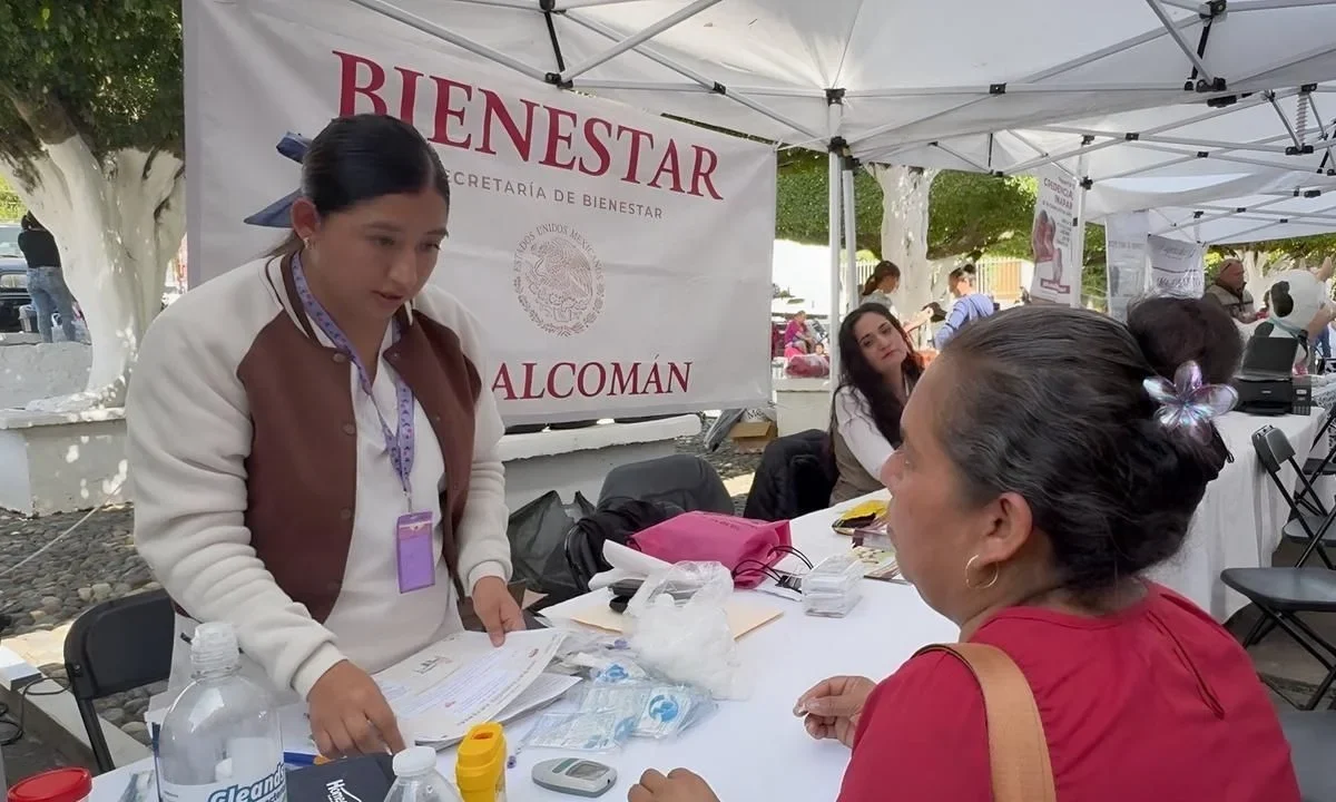 Como parte del Plan Michoacán, este miércoles se realizó el tianguis y la Feria del Bienestar atendiendo a más de 5 mil familias.