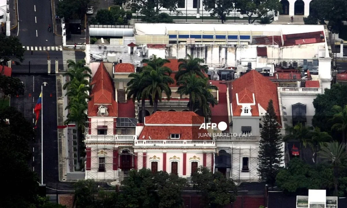 El Ministerio de Comunicación no respondió a solicitudes de información para confirmar oficialmente lo ocurrido en el Palacio de Miraflores.