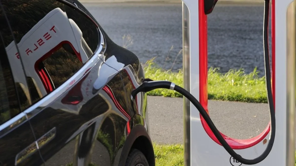 La Electro Movilidad Asociación México reportó que durante 2025, el país evitó 34 mil 865 toneladas de contaminantes, con autos eléctricos.