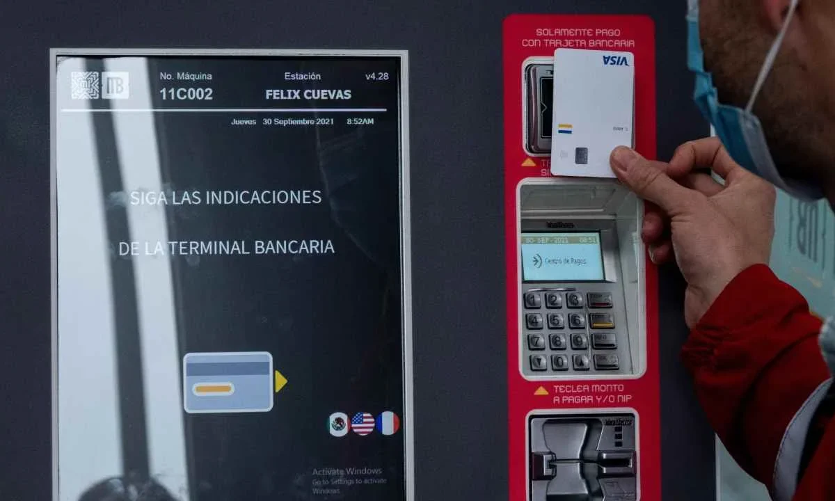 Ante los rumores de un bloqueo masivo de cuentas bancarias a personas con supuestos adeudos con el fisco, el SAT dijo esto.