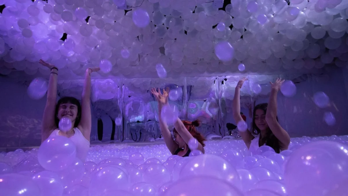 Blow Up Experience ofrece un recorrido con salas interactivas en la CDMX, donde el juego y el movimiento invitan a reconectar con emociones positivas.