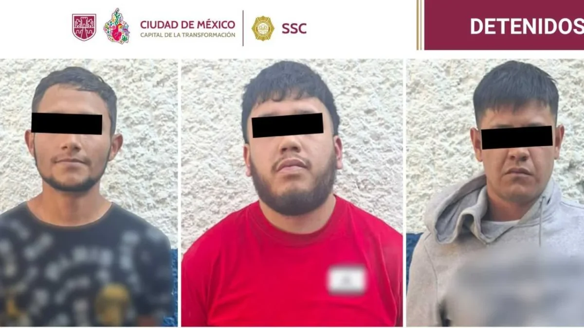 Policías de la capital detienen 3 sujetos que extorsionaban a un comerciante del Centro Histórico de la CDMX.