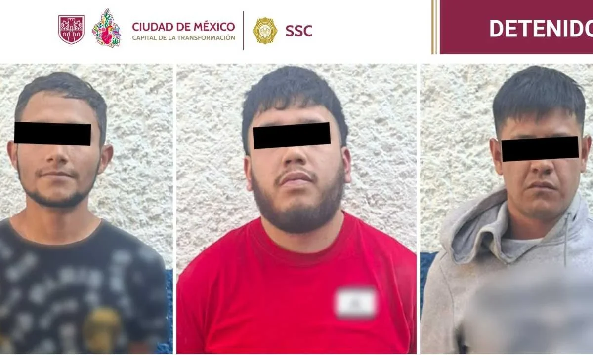 Policías de la capital detienen 3 sujetos que extorsionaban a un comerciante del Centro Histórico de la CDMX.
