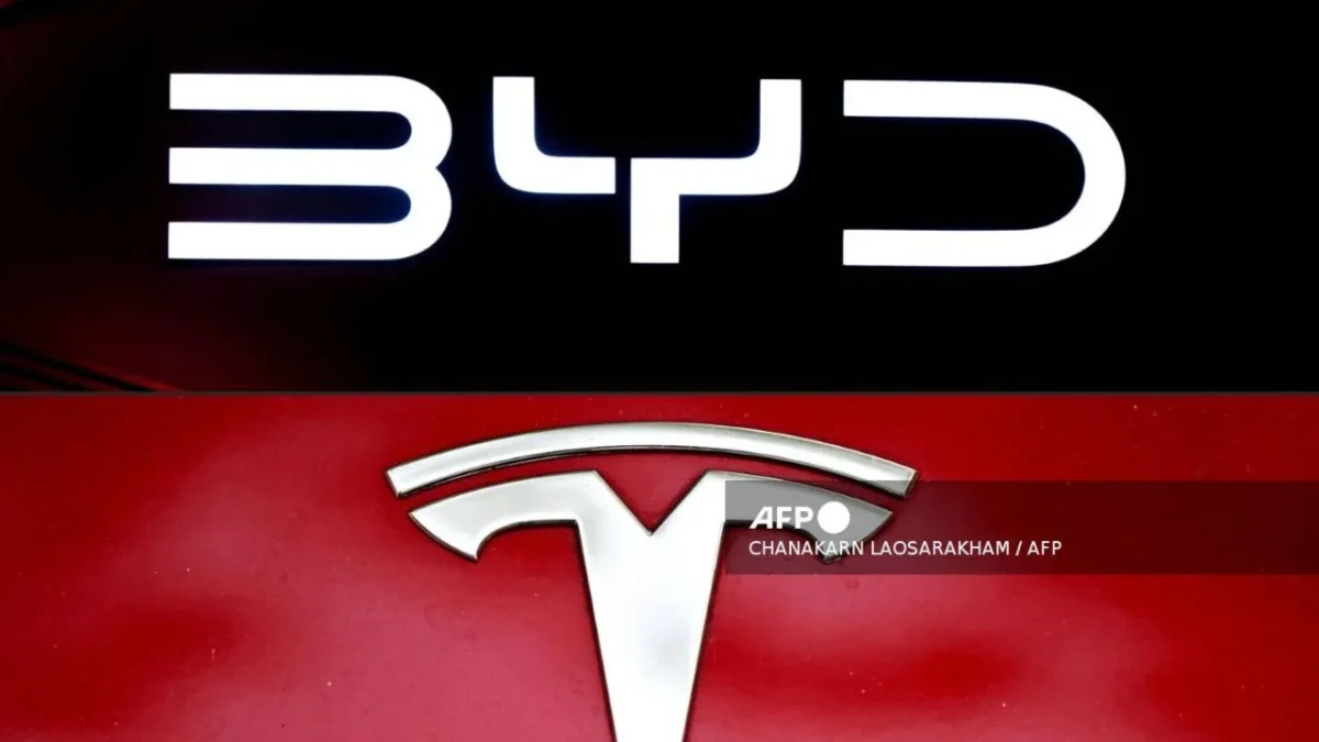 Caen ventas de Tesla y BYD de China lidera mercado de autos eléctricos en 2025.