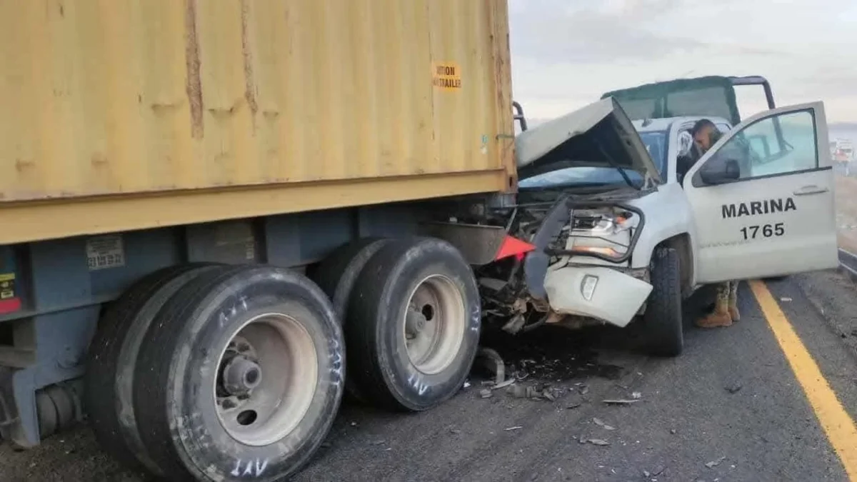 La carambola ocurrió sobre la autopista México-Guadalajara en el municipio de Zinapécuaro, debido presuntamente a presencia de neblina.