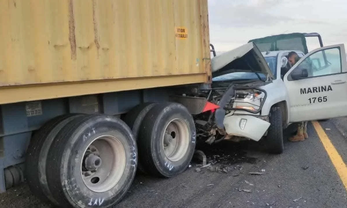 La carambola ocurrió sobre la autopista México-Guadalajara en el municipio de Zinapécuaro, debido presuntamente a presencia de neblina.