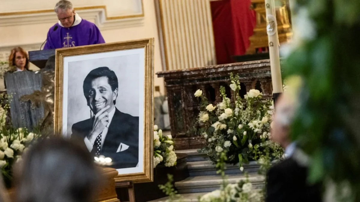 Estrellas como Anne Hathaway, Anna Wintour y Donatella Versace, asistieron al funeral del legendario diseñador italiano Valentino.