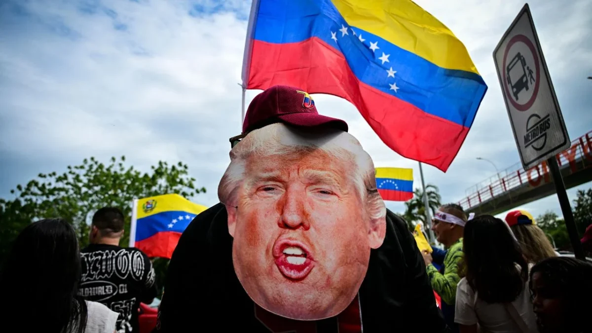 Donald Trump afirmó que Venezuela comenzará a transferir parte de sus suministros de petróleo a EU, contrastando lo dicho por Delcy Rodríguez.
