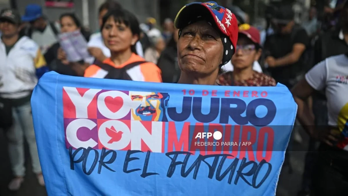 Chavistas protestan en las calles por la captura de Nicolás Maduro a manos de Estados Unidos.