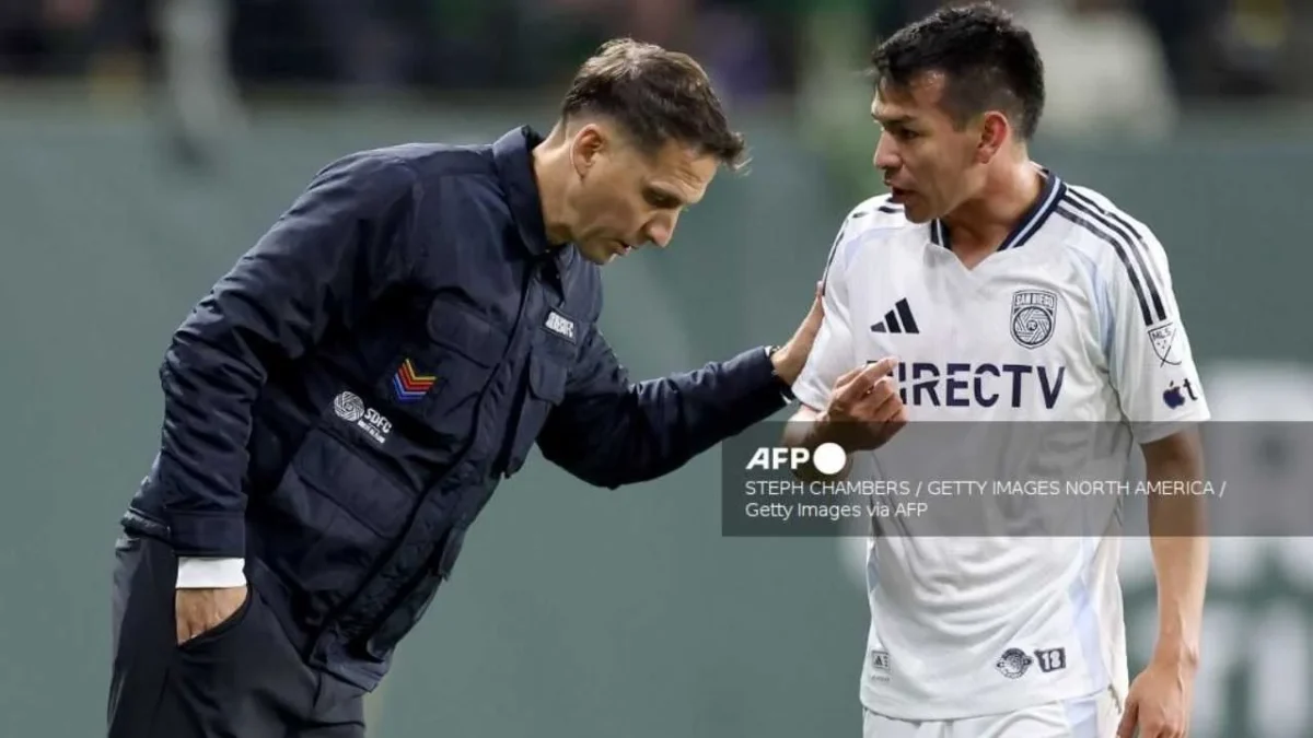 Hirving 'Chucky' Lozano se quedó sin equipo a meses de que inicie el Mundial 2026.