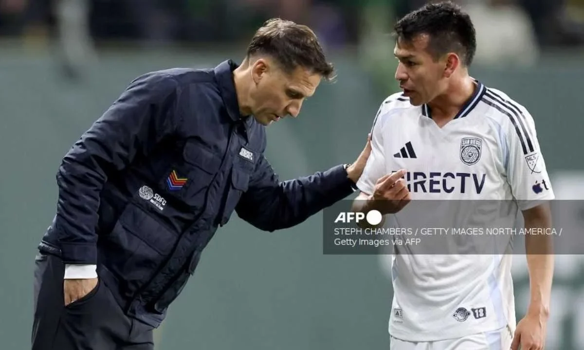 Hirving 'Chucky' Lozano se quedó sin equipo a meses de que inicie el Mundial 2026.