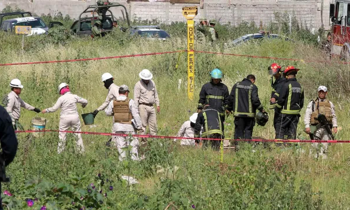Autoridades clausuran por segunda vez toma clandestina de combustible en Ecatepec.