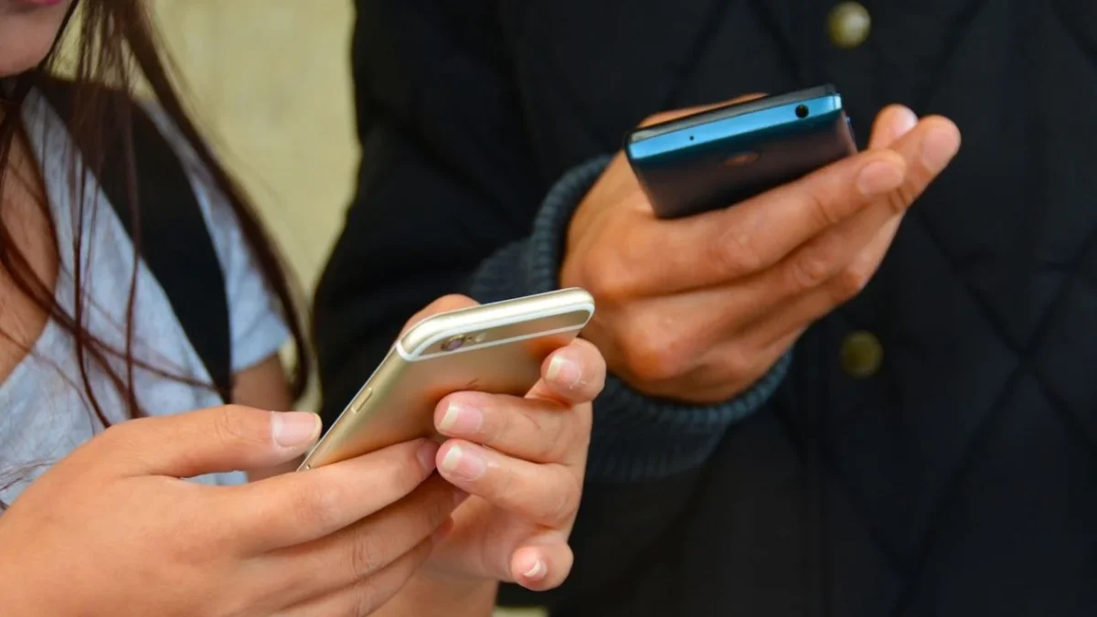 Inicia el proceso para vincular las líneas telefónicas móviles con la CURP, trámite obligatorio que podrá realizarse de forma presencial o en línea.