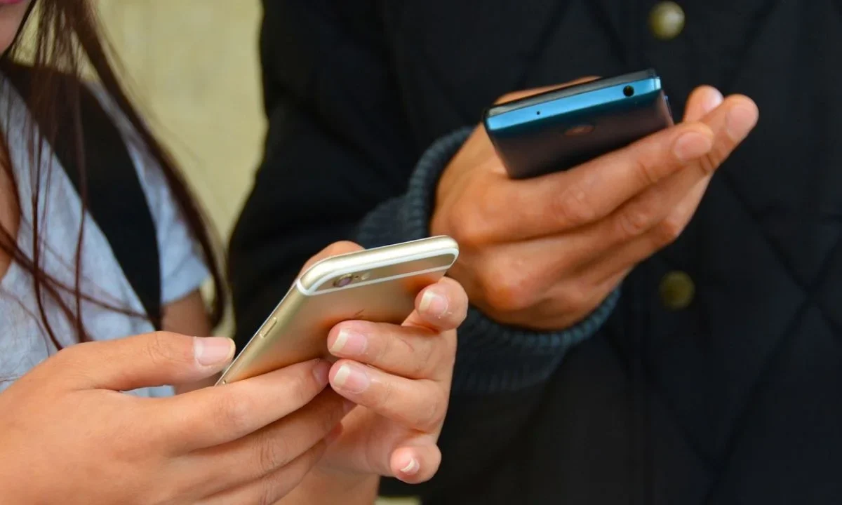 Inicia el proceso para vincular las líneas telefónicas móviles con la CURP, trámite obligatorio que podrá realizarse de forma presencial o en línea.