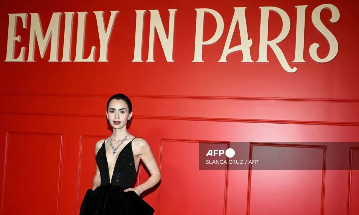 La serie Emily in Paris se consolida como uno de los títulos de comedia romántica de Netflix más rentables a nivel global.