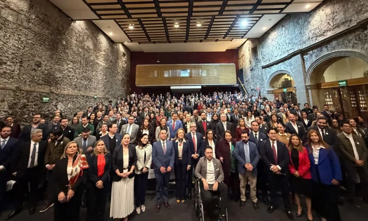 Juzgadores conformaron el Frente Nacional de Personas Juzgadoras, Yasmín Esquivel tomó protesta a la Presidencia y Mesa Directiva.