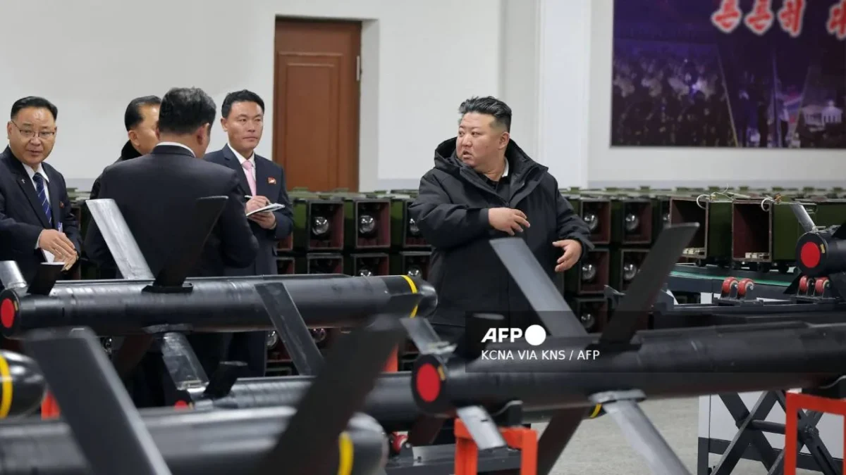 Kim Jong Un, líder de Corea del Norte, supervisó el lanzamiento de misiles hipersónicos, un ejercicio que consideró necesario debido a "la reciente crisis geopolítica".