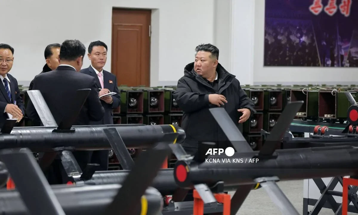 Kim Jong Un, líder de Corea del Norte, supervisó el lanzamiento de misiles hipersónicos, un ejercicio que consideró necesario debido a "la reciente crisis geopolítica".