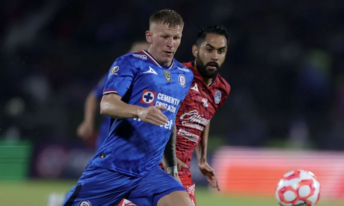 Cruz Azul hace oficial la salida de Mateusz Bogusz